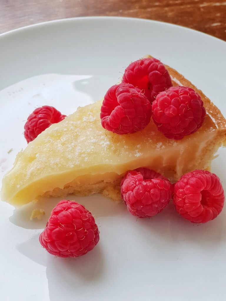 tarte au citron, cake, tarte, tart, sour, sweet, treat, raspberries, berries, dessert, pudding, meal, food, calories, work out, fitness, fasting, tart, pudding, pudding, pudding, pudding, pudding, fitness, fasting